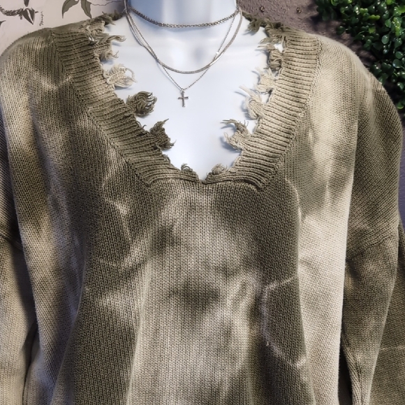 Fantastic Fawn Olive Distressed V-Neck Sweater - Picture 4 of 8
